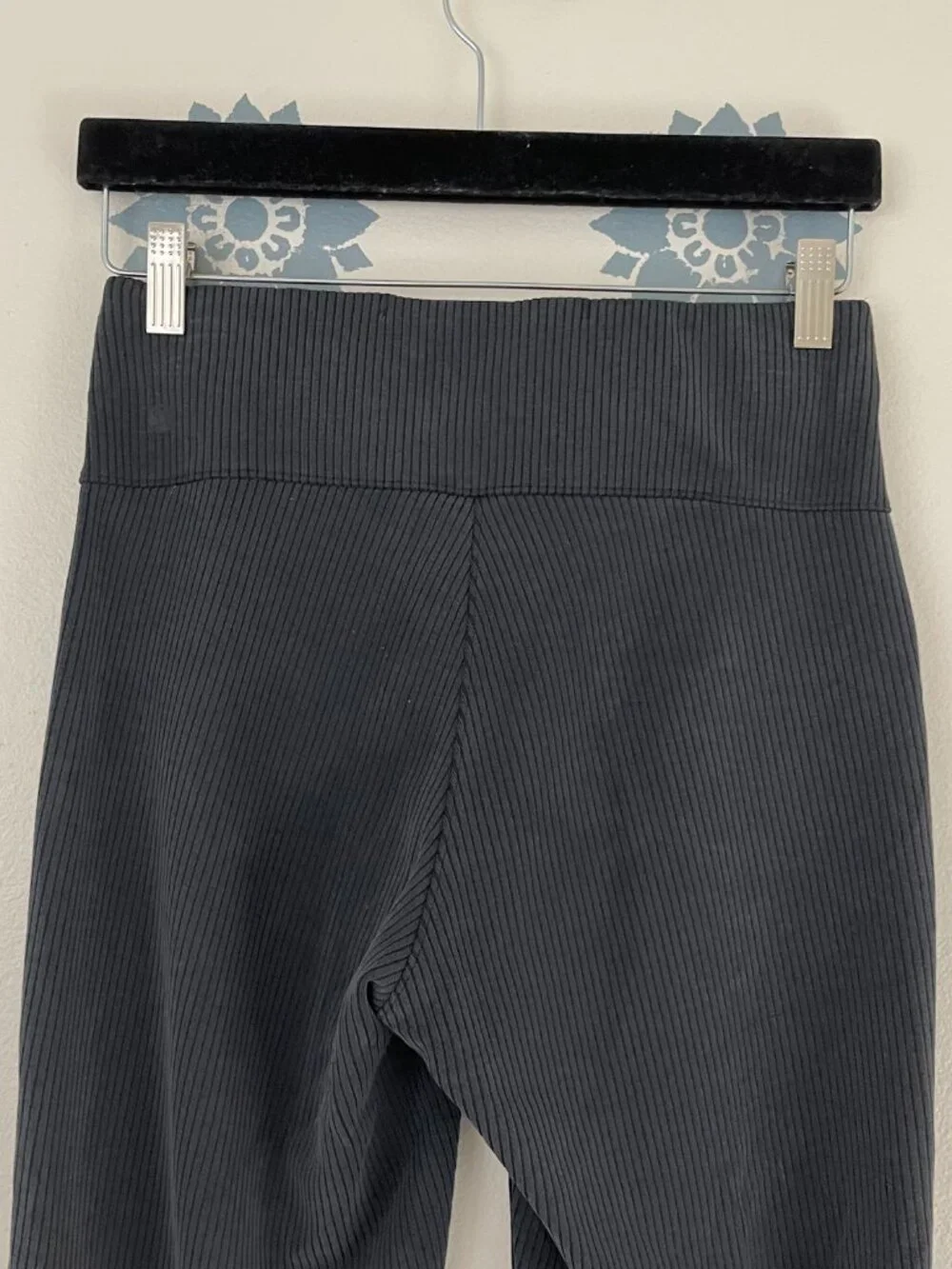 Lululemon Ribbed Softstreme Flared Pant *Short in Black Size 6